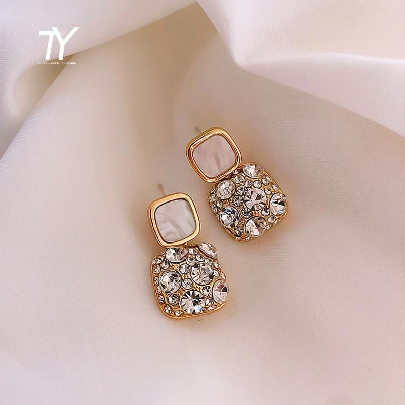 Stud Resplendent Square Earrings Advanced Fashion Female Euro American Pure Simple Queen's Temperament, Golden;silver
Stud Resplendent Square Earrings Advanced Fashion Female Euro American Pure Simple Queen's Temperament, Golden;silver