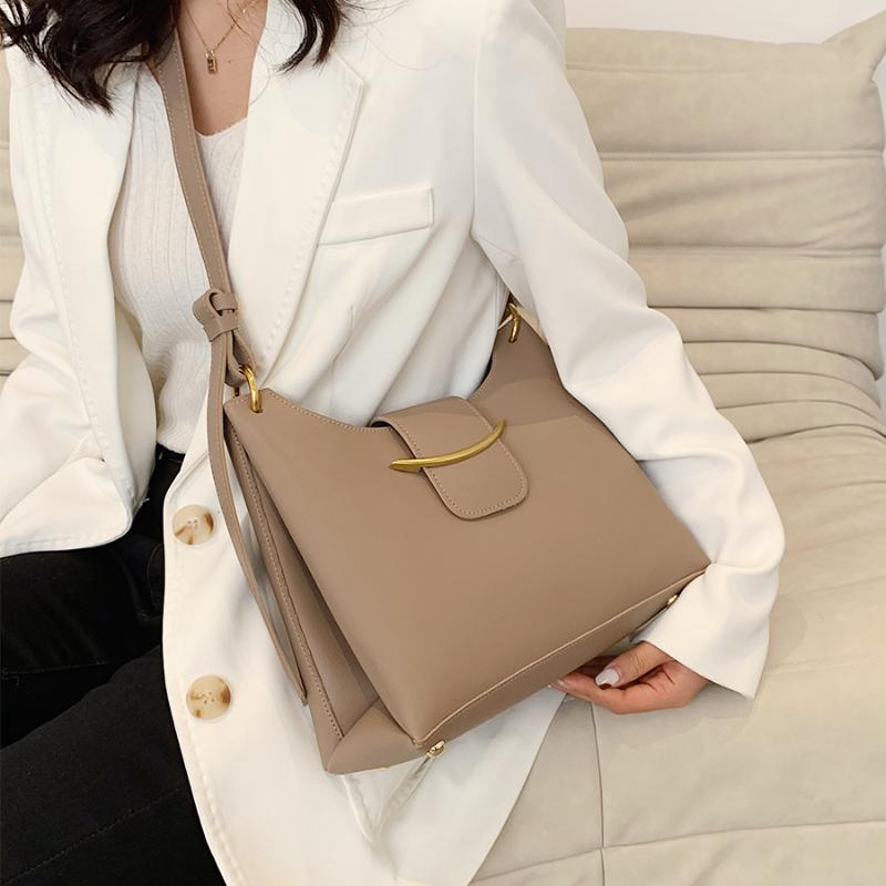 Vintage Small Messenger Bucket Bag Designer Women 2021 Shoulder Handbags Luxury PU Leather Casual Crossbody Bag Women's Handbag, White
Vintage Small Messenger Bucket Bag Designer Women 2021 Shoulder Handbags Luxury PU Leather Casual Crossbody Bag Women's Handbag, White