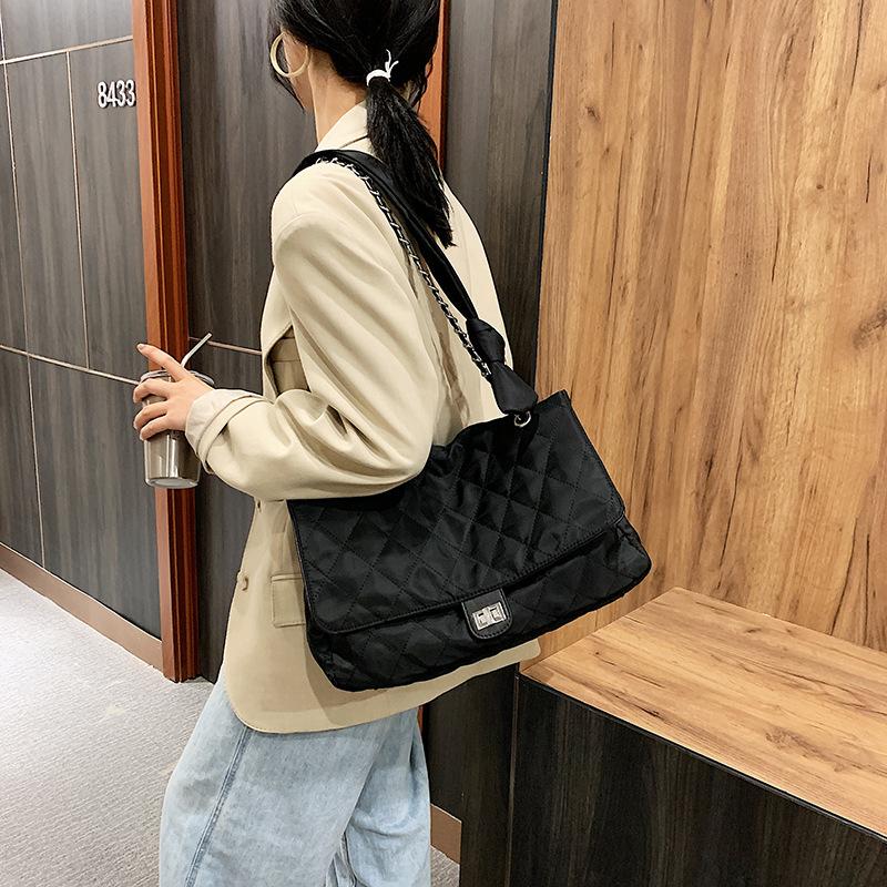 Women's Bags South Korea New Style Small Fragrance Shoulder Bag Nylon Oxford Spinning Diamond Chain Armpit Bag Large Capacity
Women's Bags South Korea New Style Small Fragrance Shoulder Bag Nylon Oxford Spinning Diamond Chain Armpit Bag Large Capacity