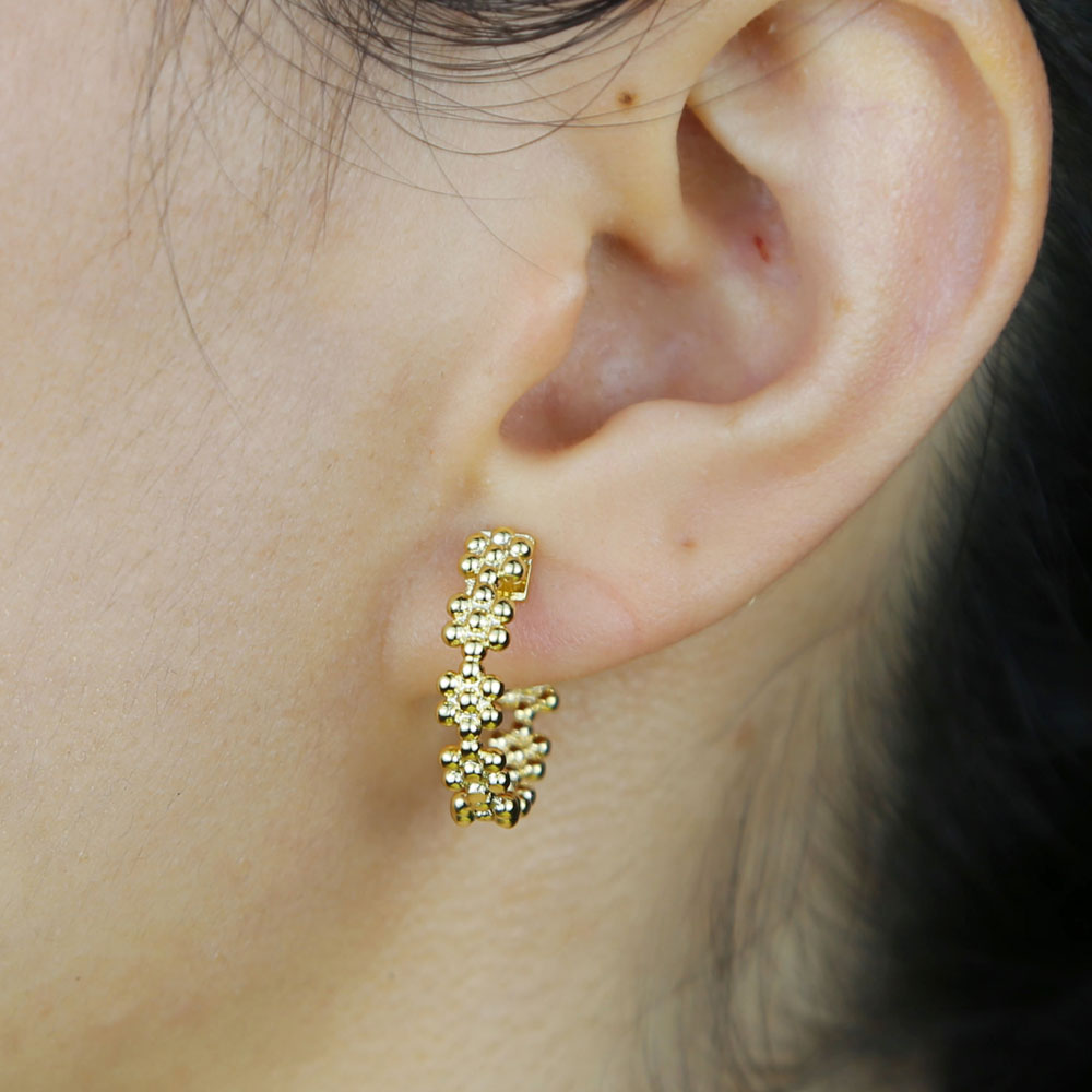 Korean Vintage Fashion No Stone Design Metal Gold Daizy Polished Earrings For Women Girl Daily Medium Hoop Personality Accessories Gifts