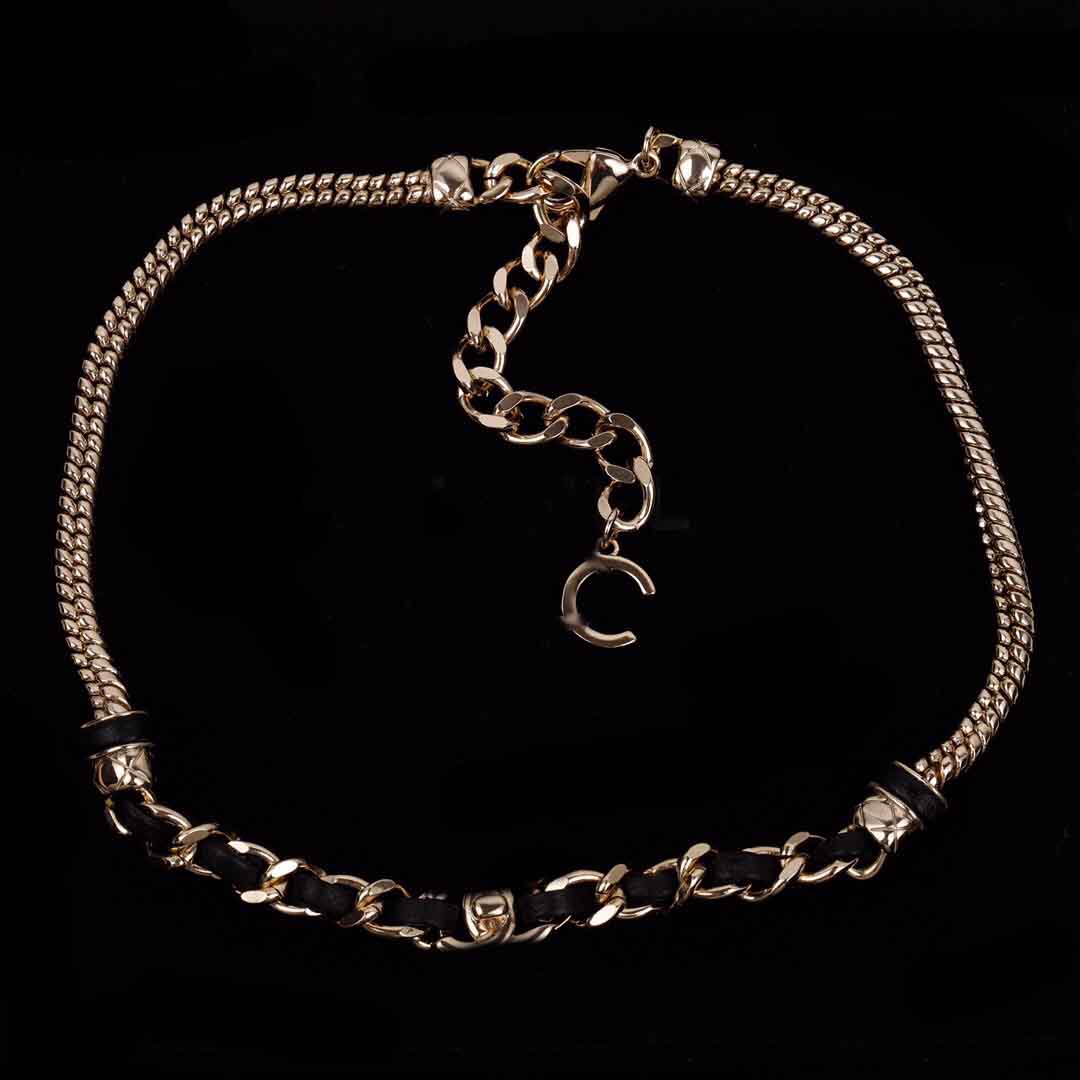 2022 Top quality charm pendant necklace with diamond and genuine leather for women wedding jewelry gift have box stamp PS7288
2022 Top quality charm pendant necklace with diamond and genuine leather for women wedding jewelry gift have box stamp PS7288
