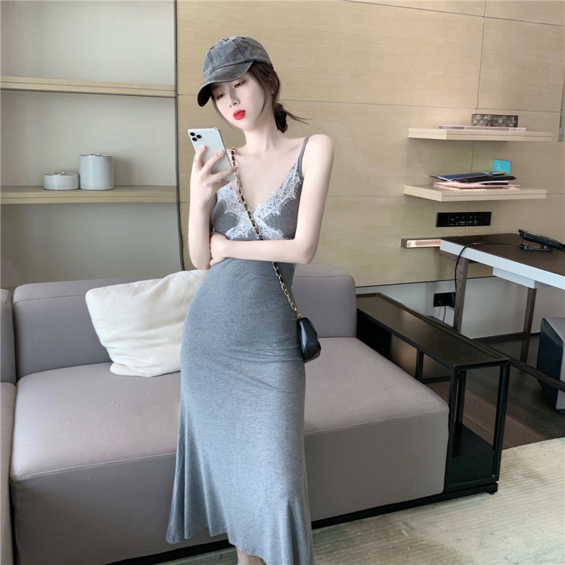 2021 New Light familiar wind sexy lace v-neck small strap dress female new slim waist irregular BD10, Gray
2021 New Light familiar wind sexy lace v-neck small strap dress female new slim waist irregular BD10, Gray
