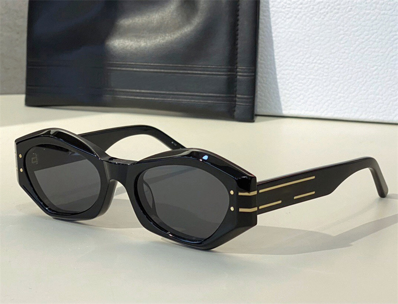 Fashion trend designer Signature sunglasses for women Thick plate vintage small frame glasses Avant-garde trend style Anti-Ultraviolet protection come with box
Fashion trend designer Signature sunglasses for women Thick plate vintage small frame glasses Avant-garde trend style Anti-Ultraviolet protection come with box