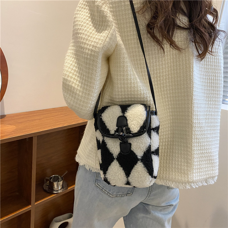 Women Crossbody Bag Checkerboard Lamb Wool Bag Female Handbags Casual Simple Design Mobile Phone Small Square Bag