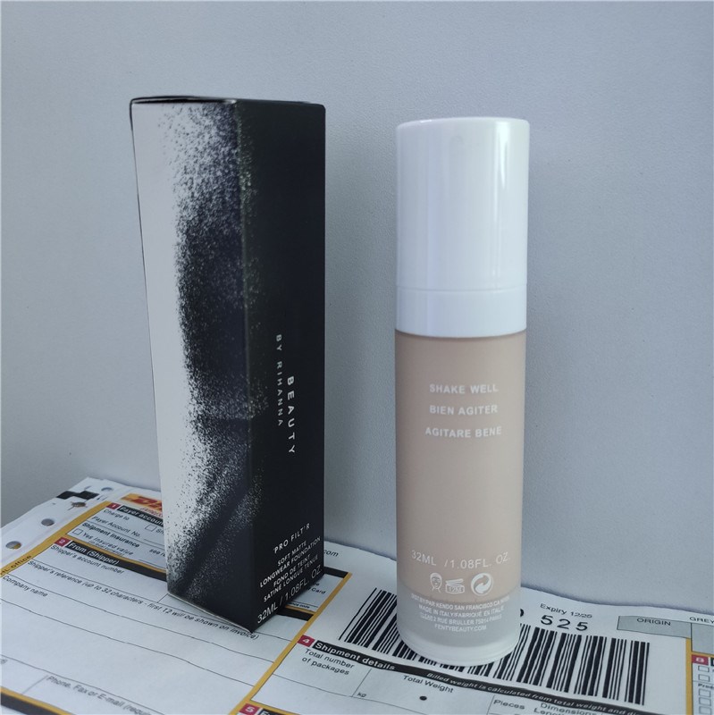 FB brand makeup Fen Ty 32ml liquid foundation moisturizing isolation concealer foundation cream concealer liquid oil control 7 colors
FB brand makeup Fen Ty 32ml liquid foundation moisturizing isolation concealer foundation cream concealer liquid oil control 7 colors