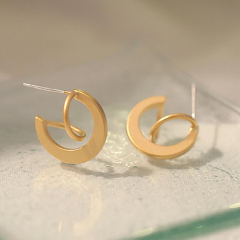 UILZ Trendy Matte Gold Color Twisted Stud Earrings for Women Minimalist Small Studs Simple Geometric Metal Bijoux UE2615
UILZ Trendy Matte Gold Color Twisted Stud Earrings for Women Minimalist Small Studs Simple Geometric Metal Bijoux UE2615