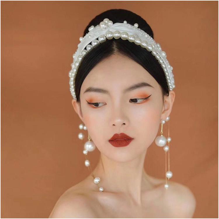 2020 New white color satin pearl Wedding Hairpiece Tiara Crown Vintage Bridal Headbands Wedding Hair Accessories
2020 New white color satin pearl Wedding Hairpiece Tiara Crown Vintage Bridal Headbands Wedding Hair Accessories