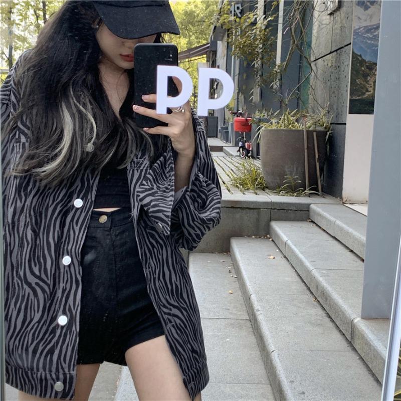 Casual fashion streetwear zebra print black denim jacket women autumn Korean loose top 2021 new jacket Outerwear Coat Tops
Casual fashion streetwear zebra print black denim jacket women autumn Korean loose top 2021 new jacket Outerwear Coat Tops