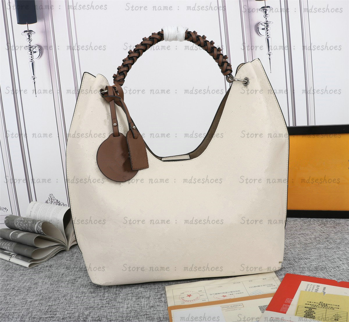 Carmel Hobo Perforated Mahina Calf Leather Shoulder Bags Classic Women Handbag Designer Cross Body Luxurys Vintage Business Handle Bag
Carmel Hobo Perforated Mahina Calf Leather Shoulder Bags Classic Women Handbag Designer Cross Body Luxurys Vintage Business Handle Bag