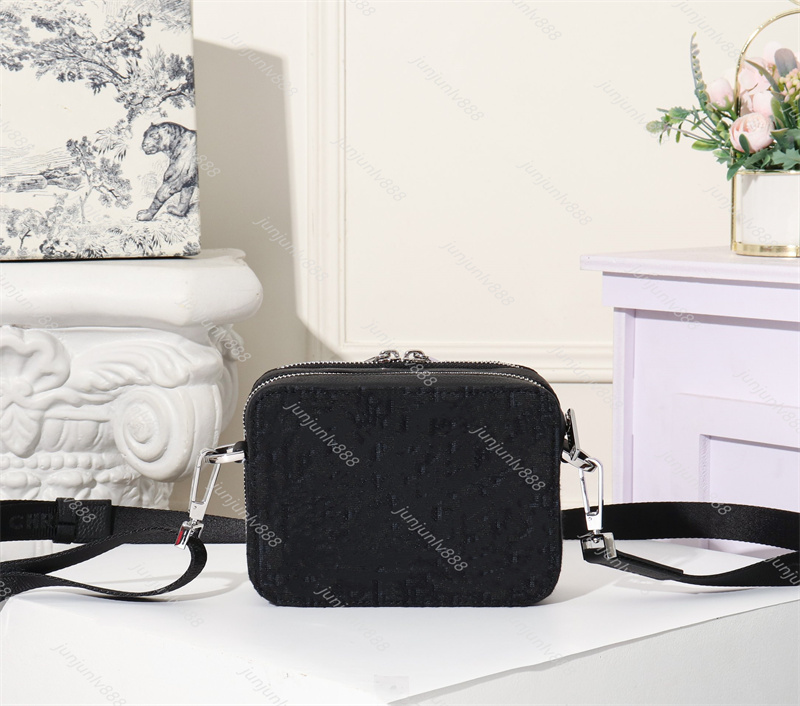 5A High quality designer bag classic men and women leather embroidered letters Camera Bag Shoulder Bag cross body handbag Messenger Bags purse, Original box
5A High quality designer bag classic men and women leather embroidered letters Camera Bag Shoulder Bag cross body handbag Messenger Bags purse, Original box