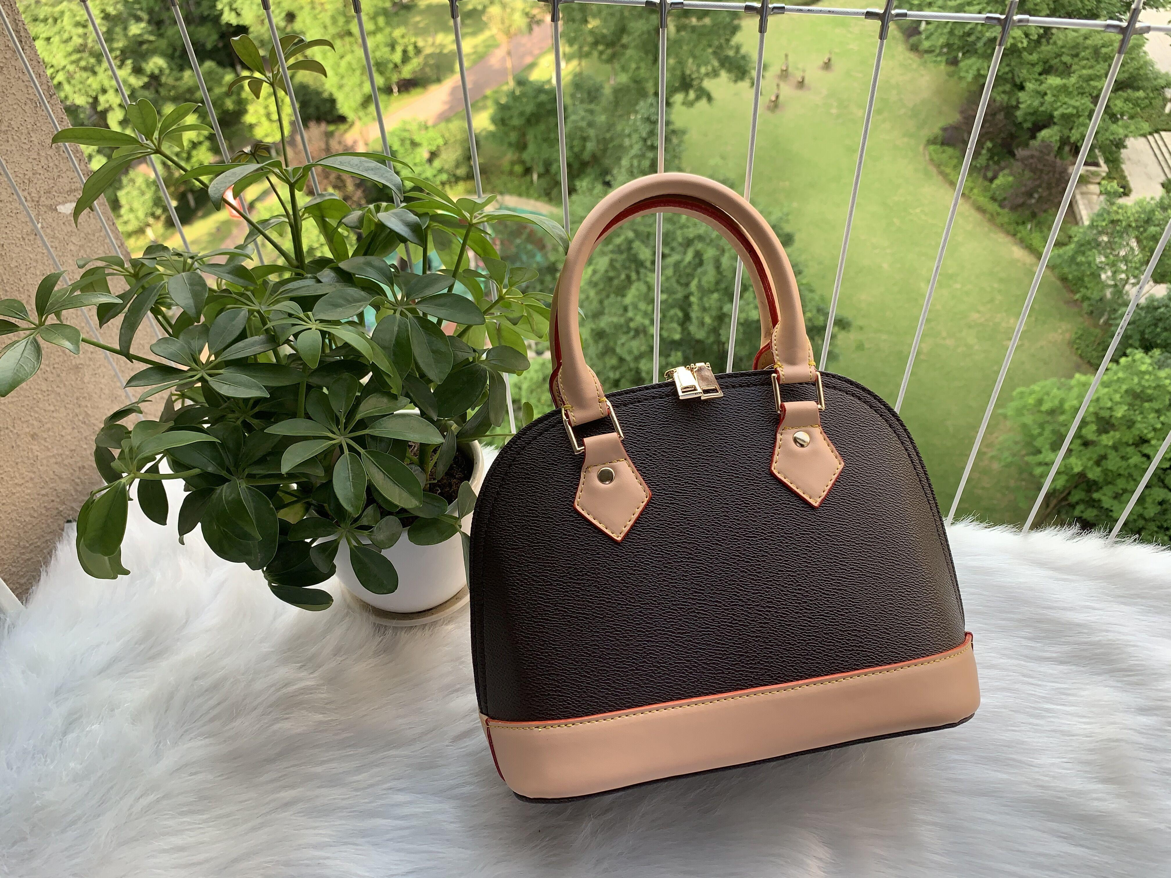 Top Quality Women Genuine Leather bag Handbags Flower Embossed Shoulder Bags With Lock Designer handbags Crossbody
Top Quality Women Genuine Leather bag Handbags Flower Embossed Shoulder Bags With Lock Designer handbags Crossbody