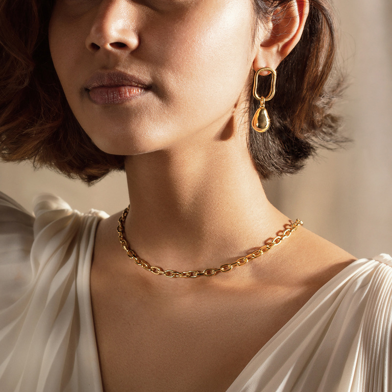 designer earrings European and American Oval Earrings French Style Simple and Versatile Retro Geometric Design Drop Shaped Hollow Earrings
designer earrings European and American Oval Earrings French Style Simple and Versatile Retro Geometric Design Drop Shaped Hollow Earrings