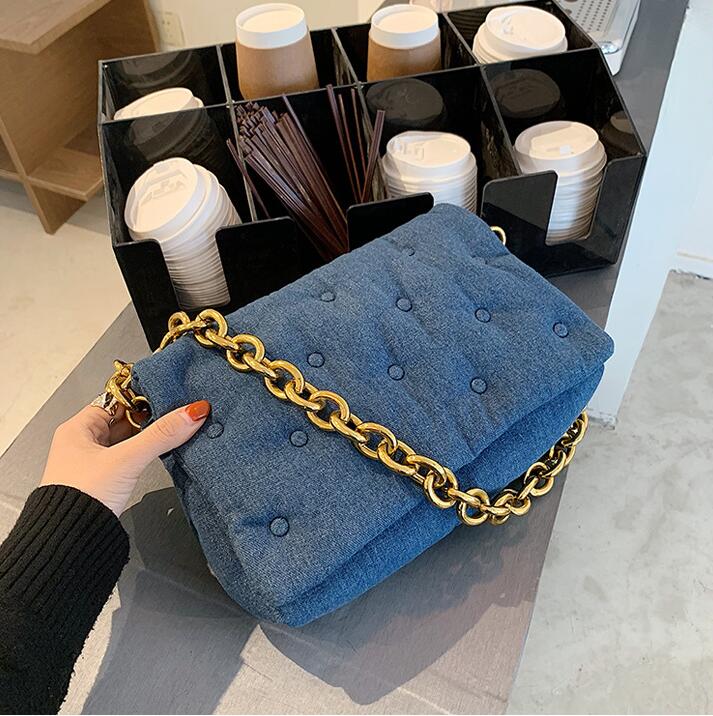 Factory wholesale women handbag comfort soft leather chain bag new mushroom nail fabric women clutch bag personalized rivet messenger bag, Black;red
Factory wholesale women handbag comfort soft leather chain bag new mushroom nail fabric women clutch bag personalized rivet messenger bag, Black;red