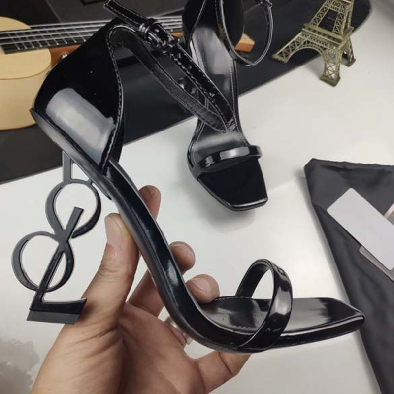 2020 new fashion ladies high heels soft and comfortable ladies high heel sandals heel height: 10.5cm size 35-41
2020 new fashion ladies high heels soft and comfortable ladies high heel sandals heel height: 10.5cm size 35-41
