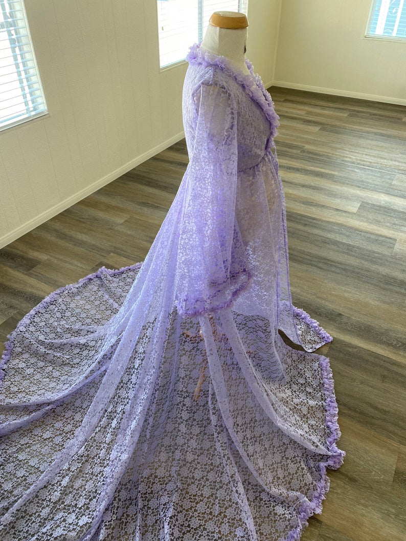 Chic Light Purple Illusion Women Nightrobes Tiered Ruffles Lace Ladies Sleepwear Bathrobe Plus Size Prom Party Shower Dress
