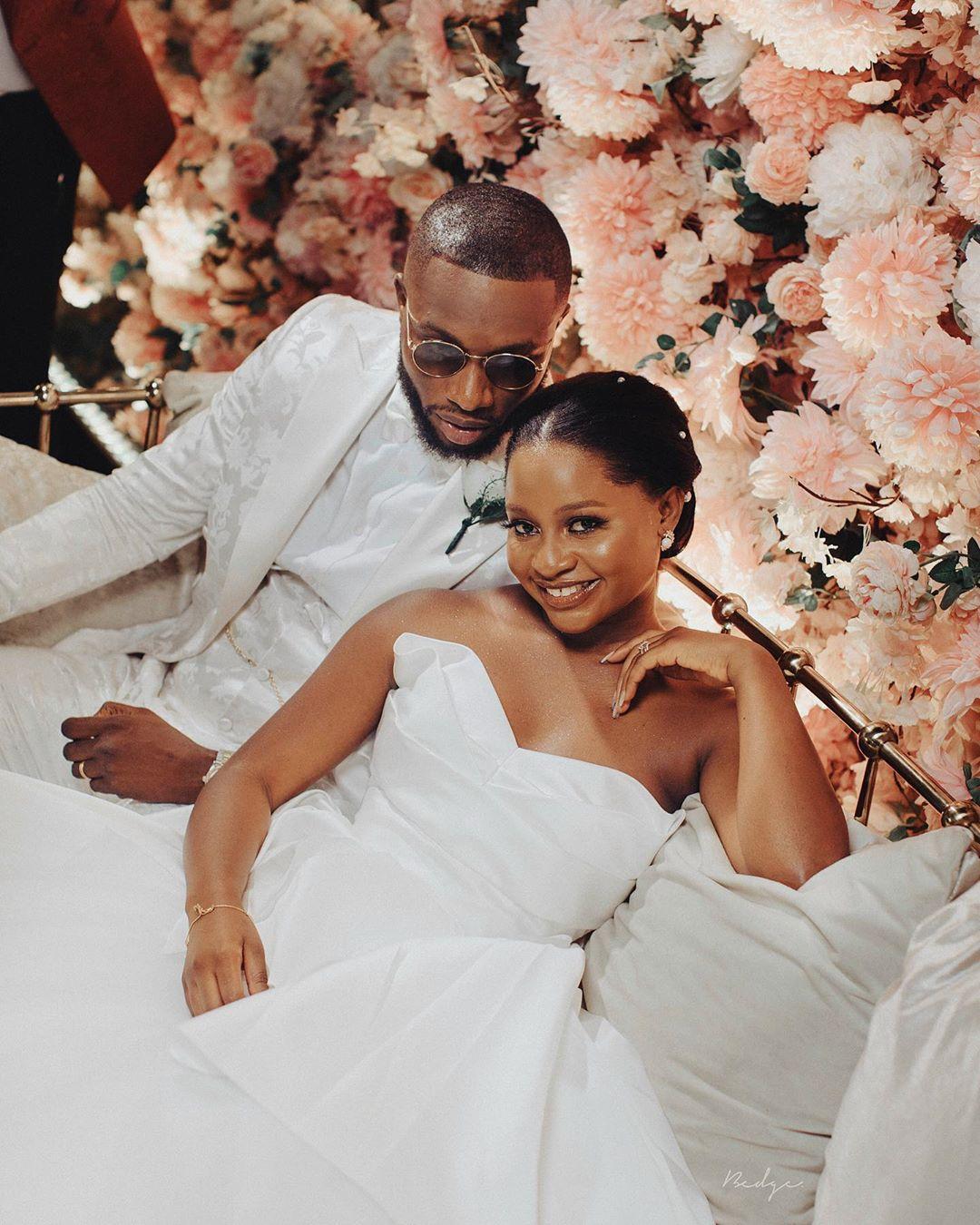 A Attractive E Satin Wedding Dresses Strapless Neck Pleated Bridal Gowns Plus Size Sweep Train Tulle Robe De Mari E