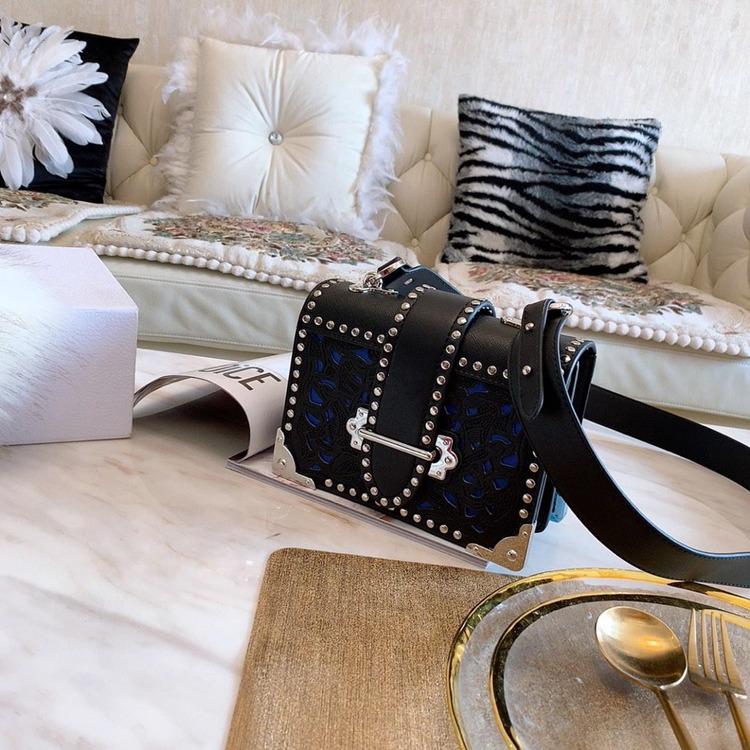 Hot Sale Fashion brand handbag designer handbag high quality ladies rivet shoulder bags wide shoulder strap Cross Body bag evening Bags, Blue/black
Hot Sale Fashion brand handbag designer handbag high quality ladies rivet shoulder bags wide shoulder strap Cross Body bag evening Bags, Blue/black