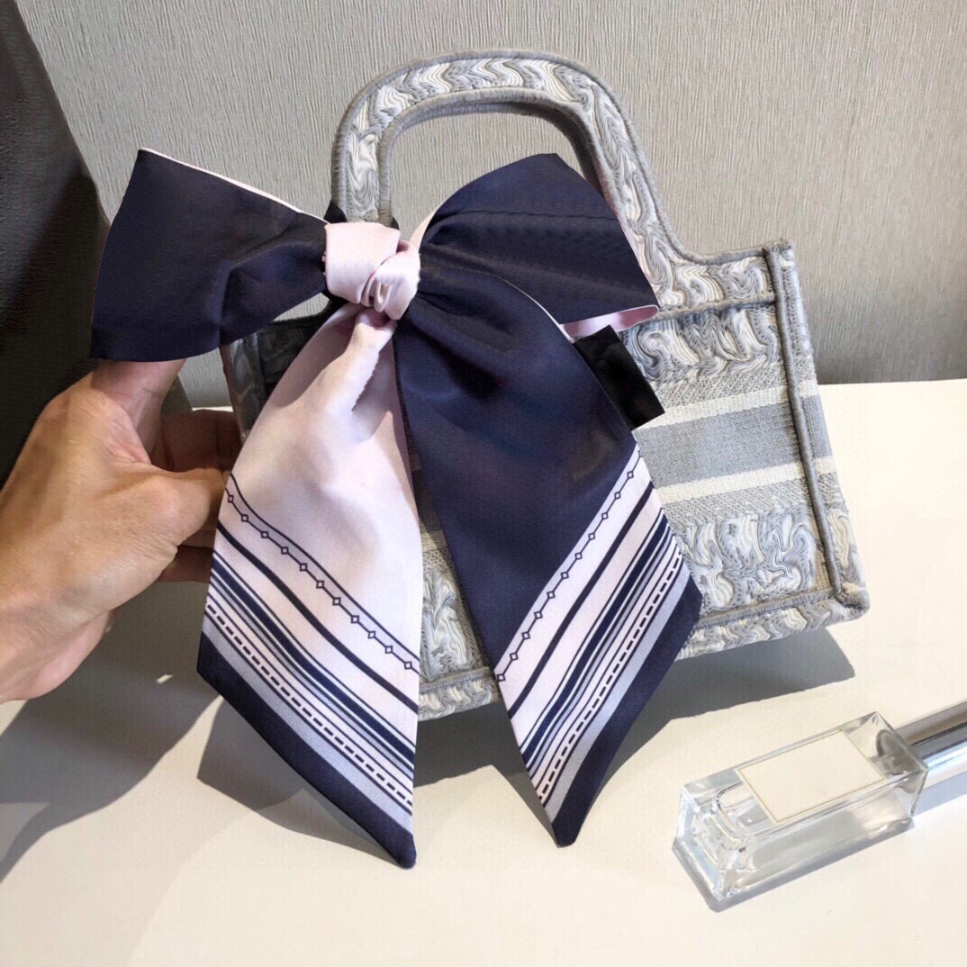 Luxury Designer Design Woman's Cravat, Fashion letter copy Handbag Scarves, Neckties, Hair bundles ,100% silk material Wraps
Luxury Designer Design Woman's Cravat, Fashion letter copy Handbag Scarves, Neckties, Hair bundles ,100% silk material Wraps