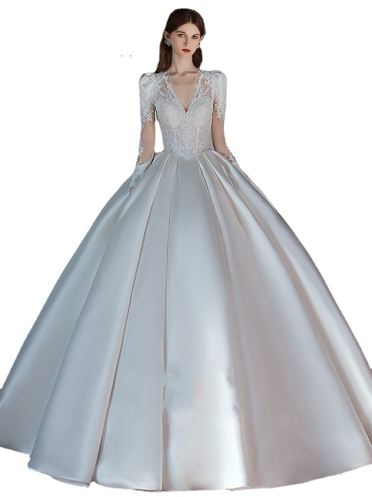 Sweet Wedding Dress With Deep V Neck Long Sleeves Appliqued Lace Back Less Bridal Gown Custom Made Satin Robes De Marie