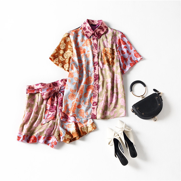 European and American women's clothing new 2021 spring Short sleeved floral print shirt Printed shorts Fashion suits, Multi
European and American women's clothing new 2021 spring Short sleeved floral print shirt Printed shorts Fashion suits, Multi