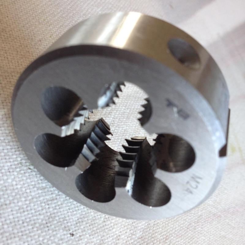 Free shipping of 1PC Metric left hand manual die M24*1.0/1.5/2.0/3.0mm for threading iron aluminum copper metal workpieces
Free shipping of 1PC Metric left hand manual die M24*1.0/1.5/2.0/3.0mm for threading iron aluminum copper metal workpieces
