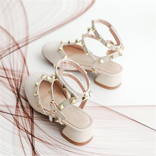 Children Girls Baotou Sandals Princess Roman Shoes Spring Summer Kids shoes Rivet Square Mouth Leather Shoe