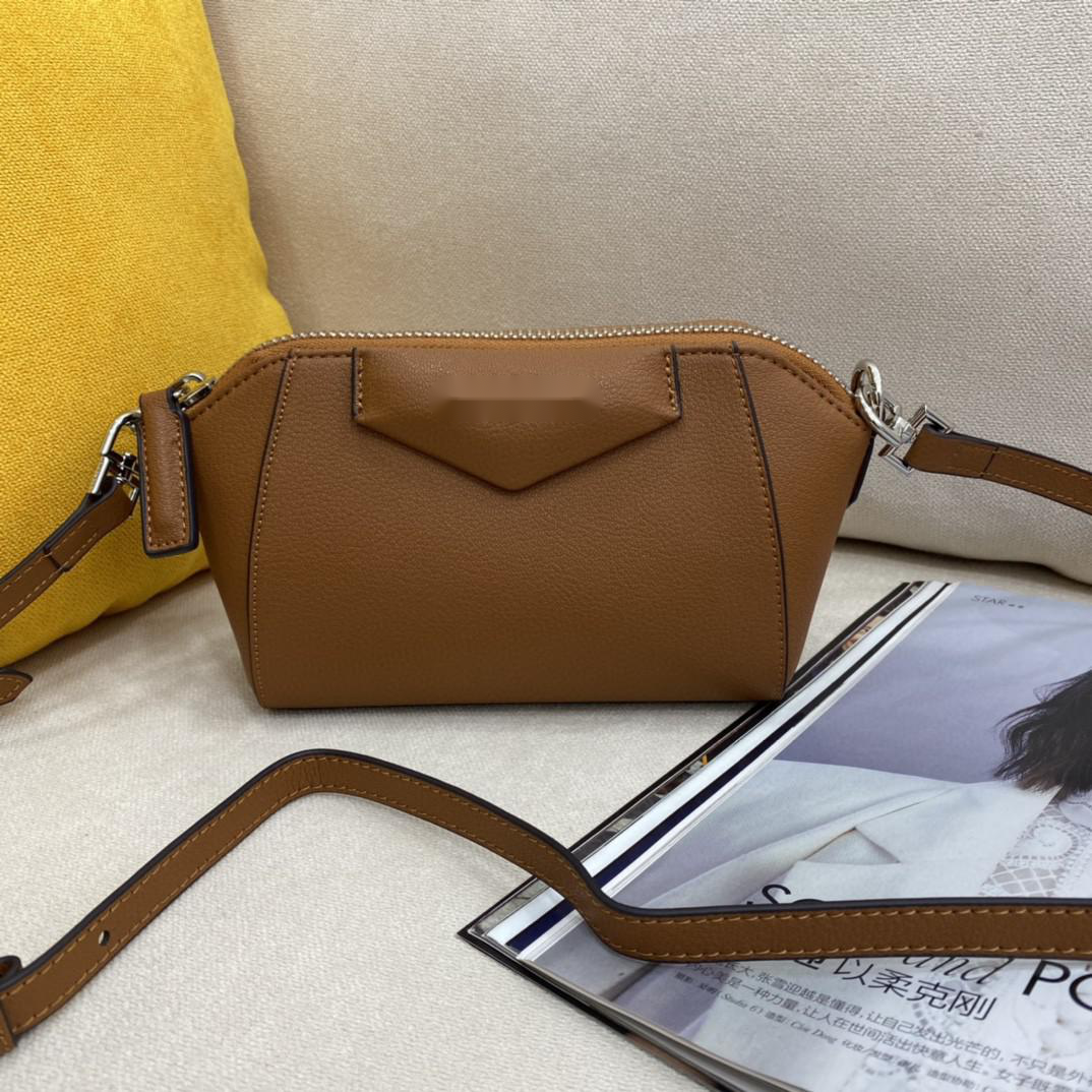 GIV 3A quality 2020 new Boston casual sheepskin bag wide shoulder strap all-match handbag chain bag 6788
GIV 3A quality 2020 new Boston casual sheepskin bag wide shoulder strap all-match handbag chain bag 6788