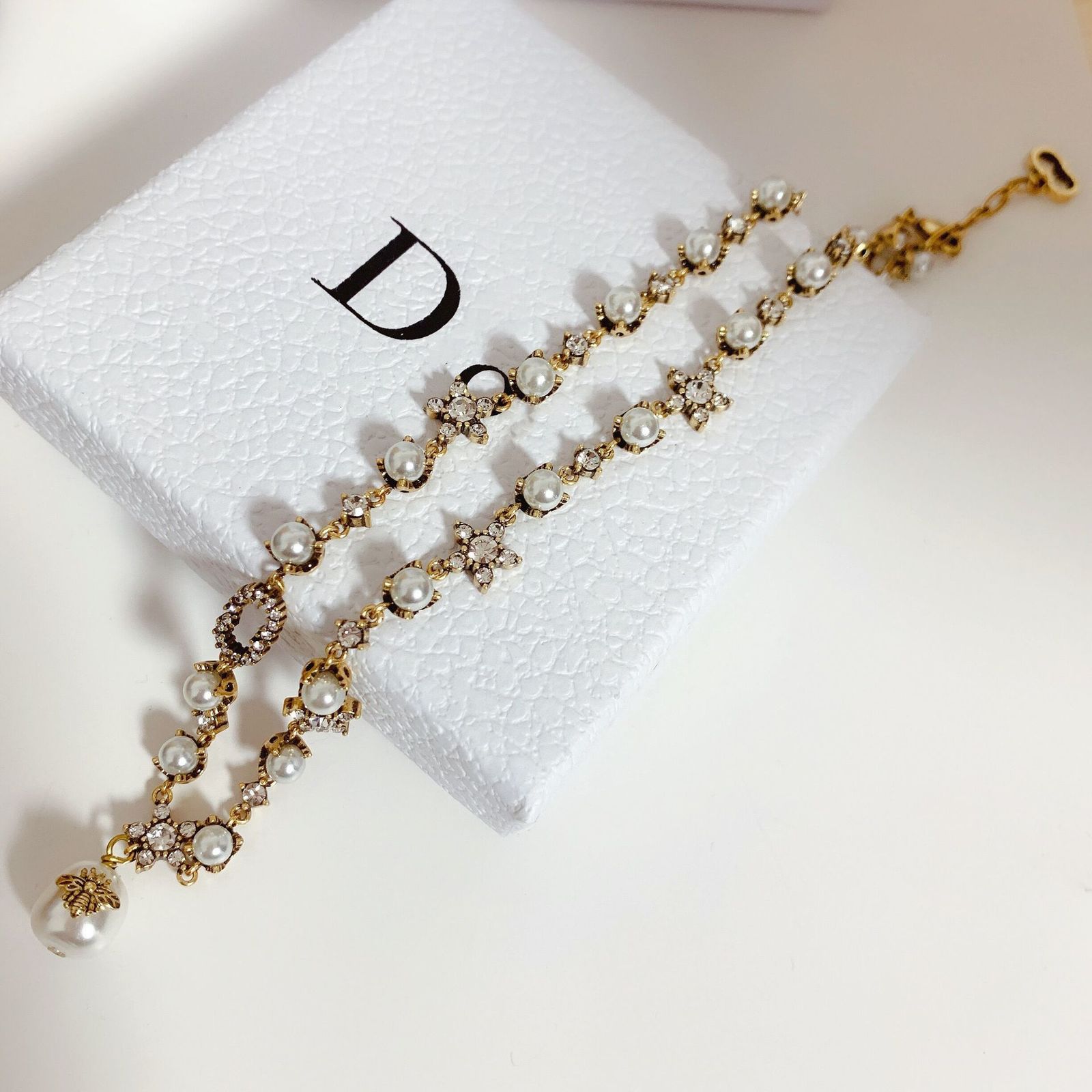 2021 NEW designer jewelry Dijia Necklace / special shaped pearl bee five pointed star Pearl Necklace
2021 NEW designer jewelry Dijia Necklace / special shaped pearl bee five pointed star Pearl Necklace