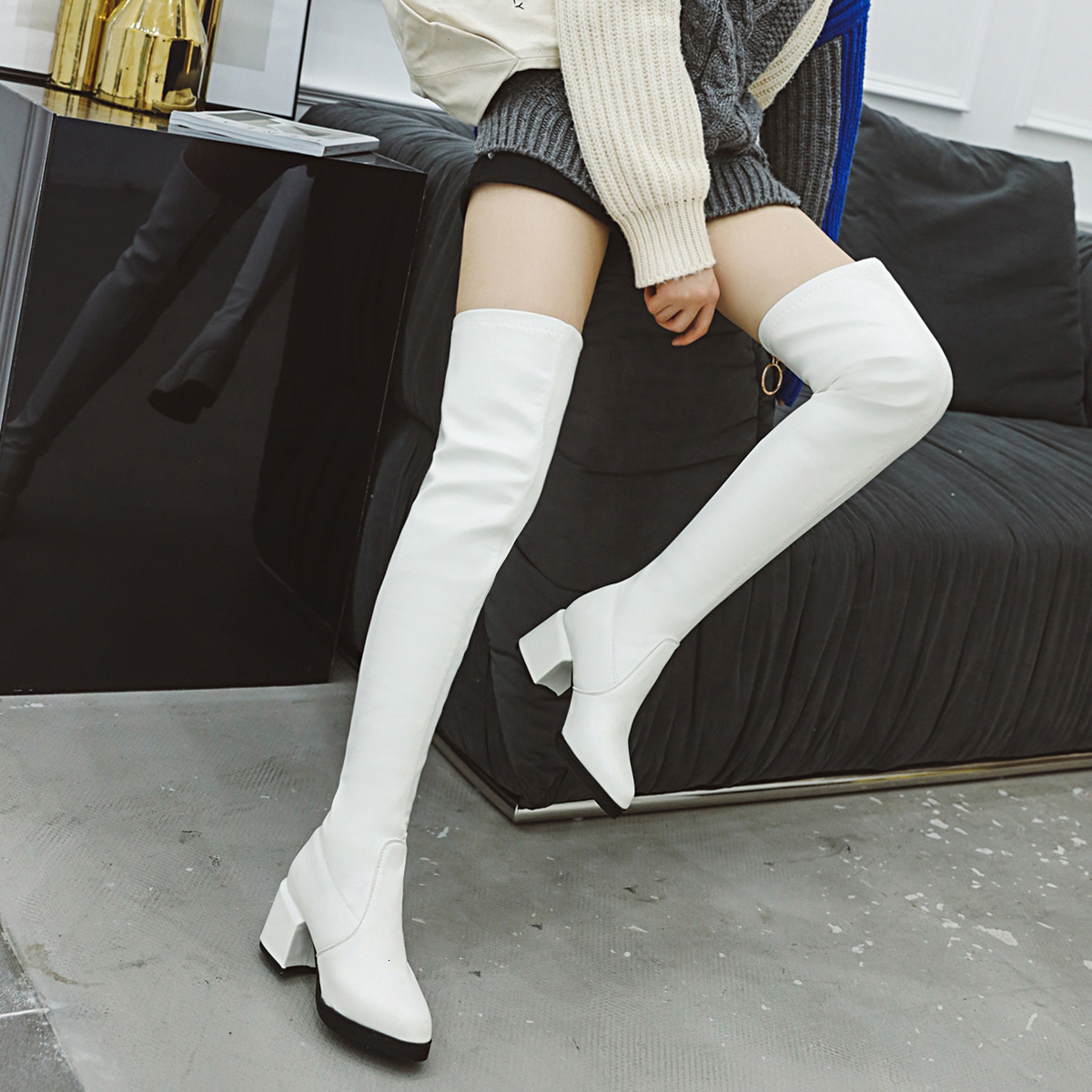 2021 Knee-to-knee Woman Put Metal Decoration European and Sexy Heels Thigh Back Female Winter Boots T6PT, White
2021 Knee-to-knee Woman Put Metal Decoration European and Sexy Heels Thigh Back Female Winter Boots T6PT, White