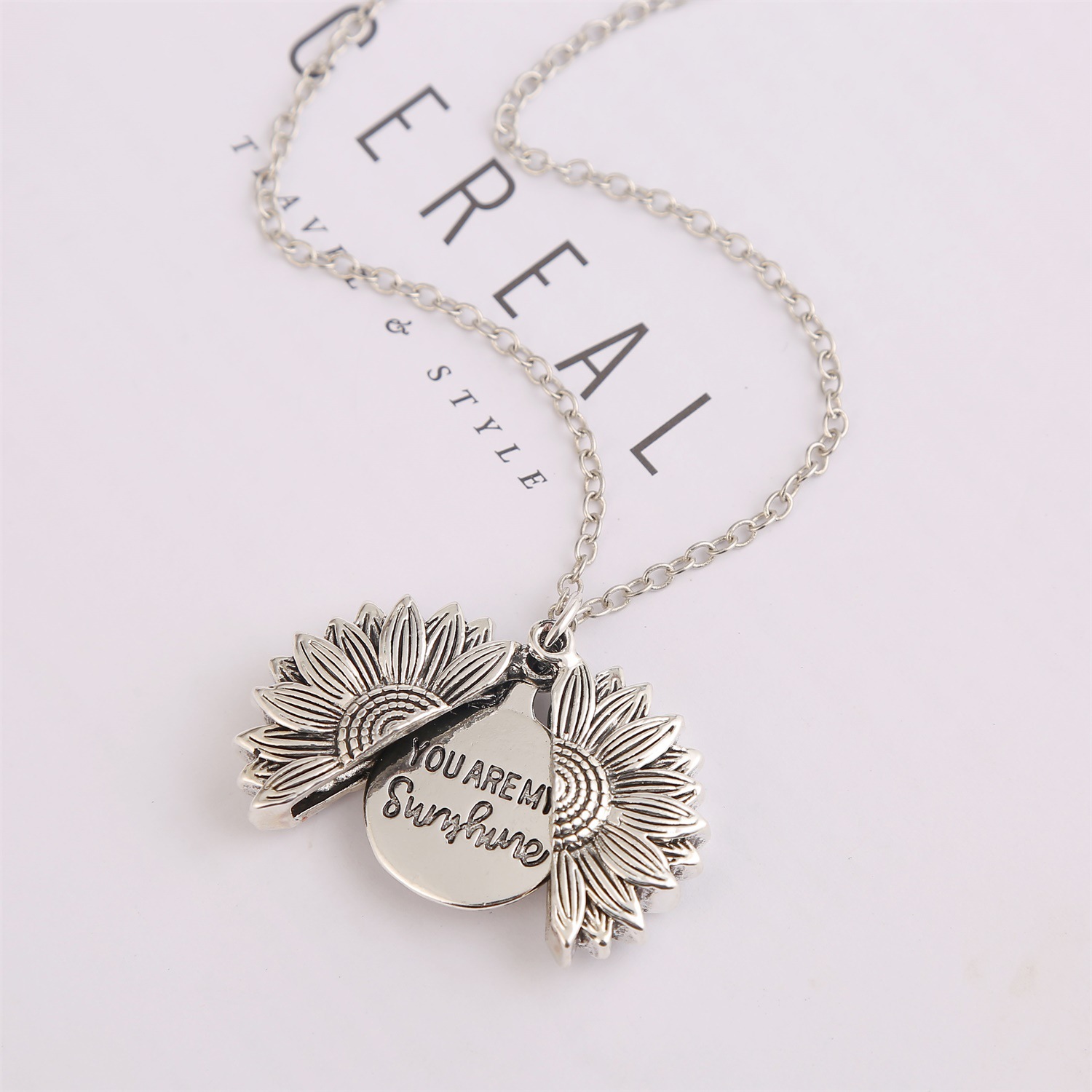 Retro Gold Silver Plated You Are My Sunshine Sunflower Pendent Necklace Openable Helianthus Flower Necklaces for Women Valentine's Day Nice Jewel