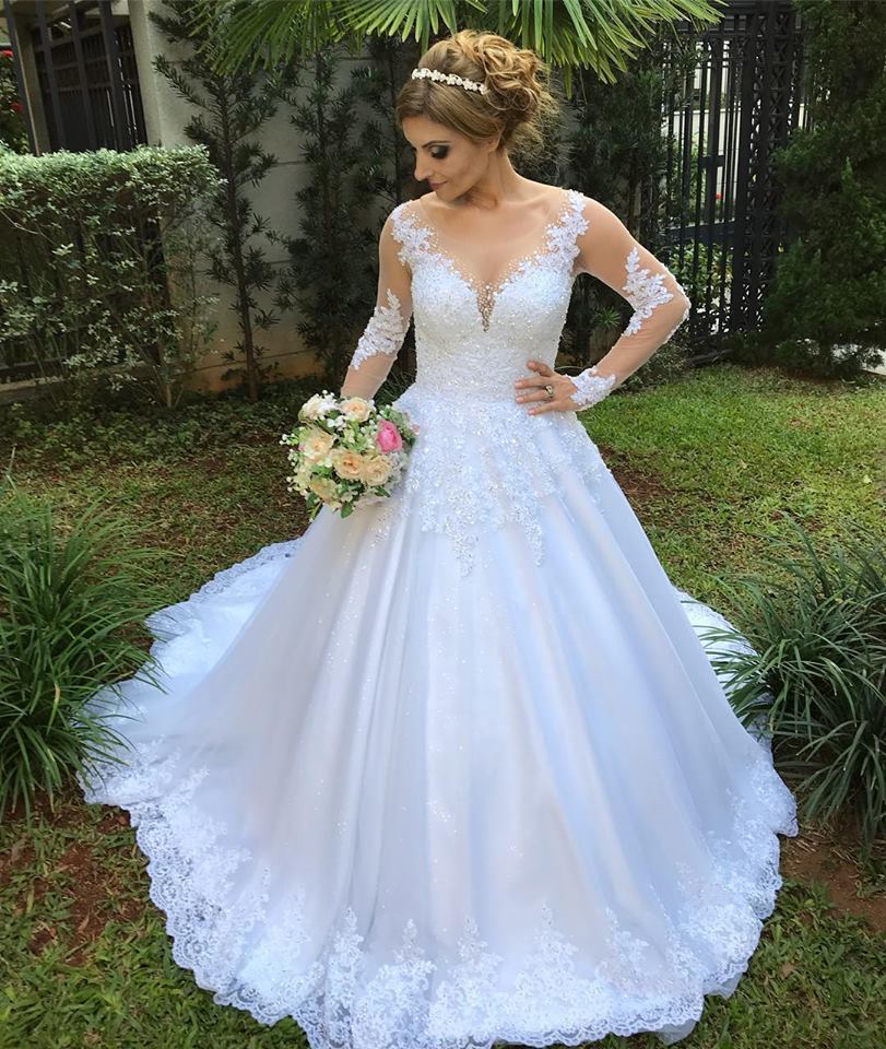 Gorgeous Garden White Ball Gown Wedding Dresses Long Sleeves Scoop Neck Appliques Lace Beaded Court Train Spring Bride Dress 2022 Formal Bridal Gowns