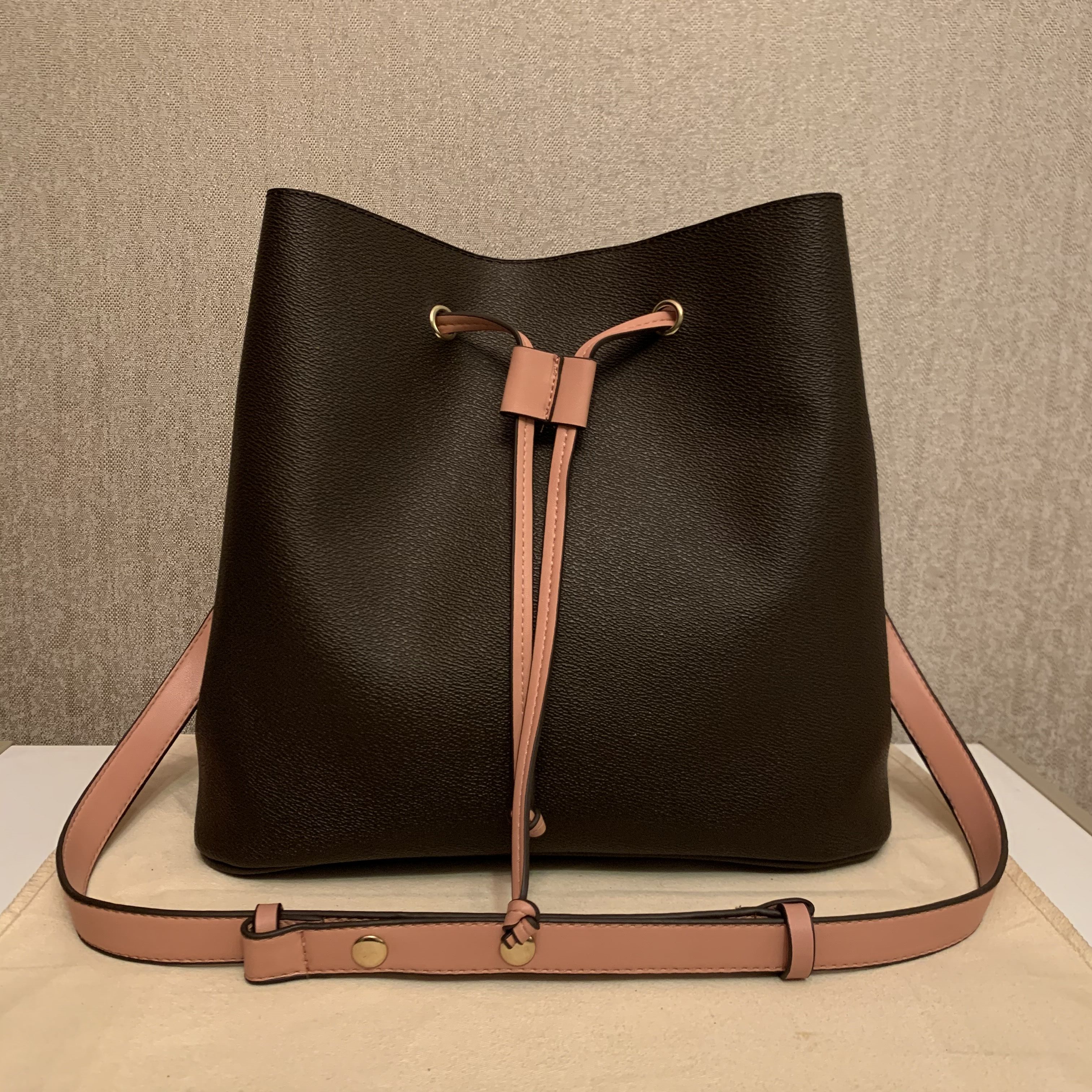 Wholesale Orignal real leather fashion famous shoulder bag Tote designer handbags presbyopic shopping bag purse luxury messenger bag Neonoe, Red
Wholesale Orignal real leather fashion famous shoulder bag Tote designer handbags presbyopic shopping bag purse luxury messenger bag Neonoe, Red