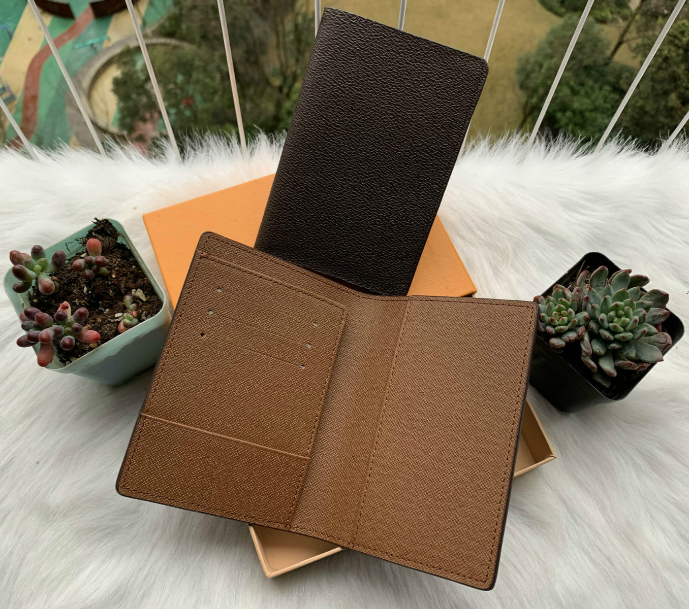 luxury designer brand women wallets leather passport cover brand credt card holder men business passport holder wallet carteira masculina, Box + dust-proof bag
luxury designer brand women wallets leather passport cover brand credt card holder men business passport holder wallet carteira masculina, Box + dust-proof bag