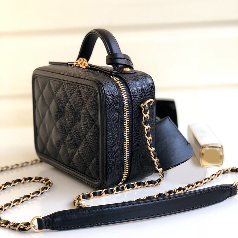 The latest series women bags 302051 Caviar leather Square but with a breath Interior Zipper Pocket Genuine Leather Fashion atmosphere bags
The latest series women bags 302051 Caviar leather Square but with a breath Interior Zipper Pocket Genuine Leather Fashion atmosphere bags