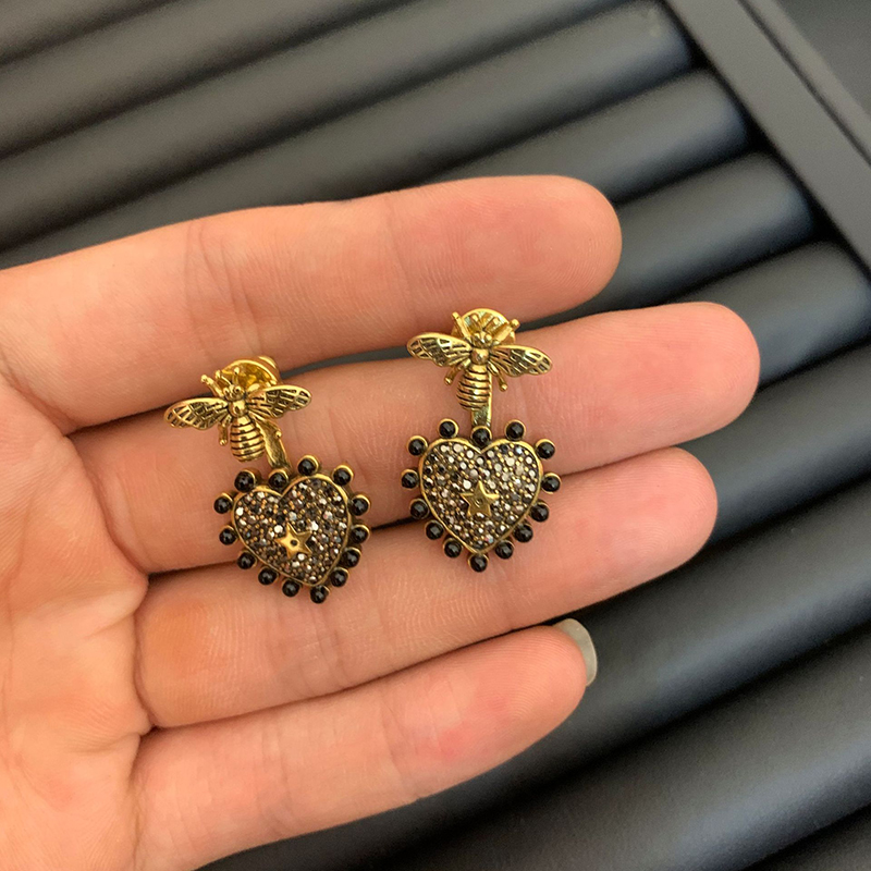 small bee asymmetric earrings women's sterling silver needle 2020 new niche letter earrings brass earrings
small bee asymmetric earrings women's sterling silver needle 2020 new niche letter earrings brass earrings