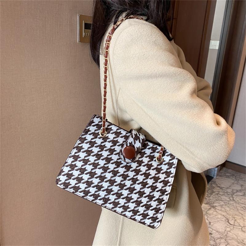 Women Chain Shoulder Bag One Shoulder Crossbody Bag Handbag Fashion All-match Messenger Female Handbag #LR3, Black
Women Chain Shoulder Bag One Shoulder Crossbody Bag Handbag Fashion All-match Messenger Female Handbag #LR3, Black