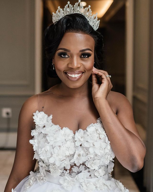 Gorgeous South African A Line Wedding Dresses Sweetheart Neck 3D Lace Appliques Bridal Gowns Princess Sweep Train Wedding Dress