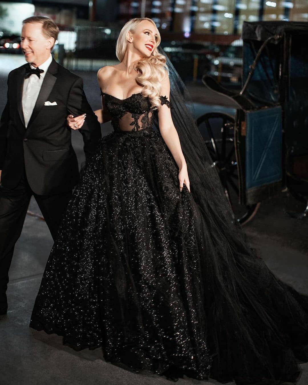 Black Fashion Lace Wedding Dresses Off The Shoulder Sweetheart Neck A E Backless Bridal Gowns Sequined Chapel Train Tulle Robe De Mari E