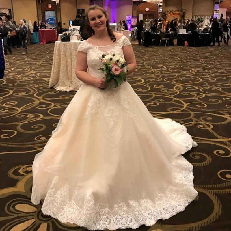 Off Shoulder Lace Wedding Dresses 2020 with Appliques Short Sleeves Sweep Train Tulle Plus Size A Line Wedding Bridal Gowns, Champagne
Off Shoulder Lace Wedding Dresses 2020 with Appliques Short Sleeves Sweep Train Tulle Plus Size A Line Wedding Bridal Gowns, Champagne