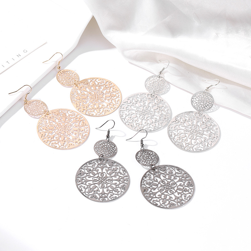 Hot selling European and American fashion earrings retro hollow disc frosted earrings palace ethnic style carved earrings
Hot selling European and American fashion earrings retro hollow disc frosted earrings palace ethnic style carved earrings