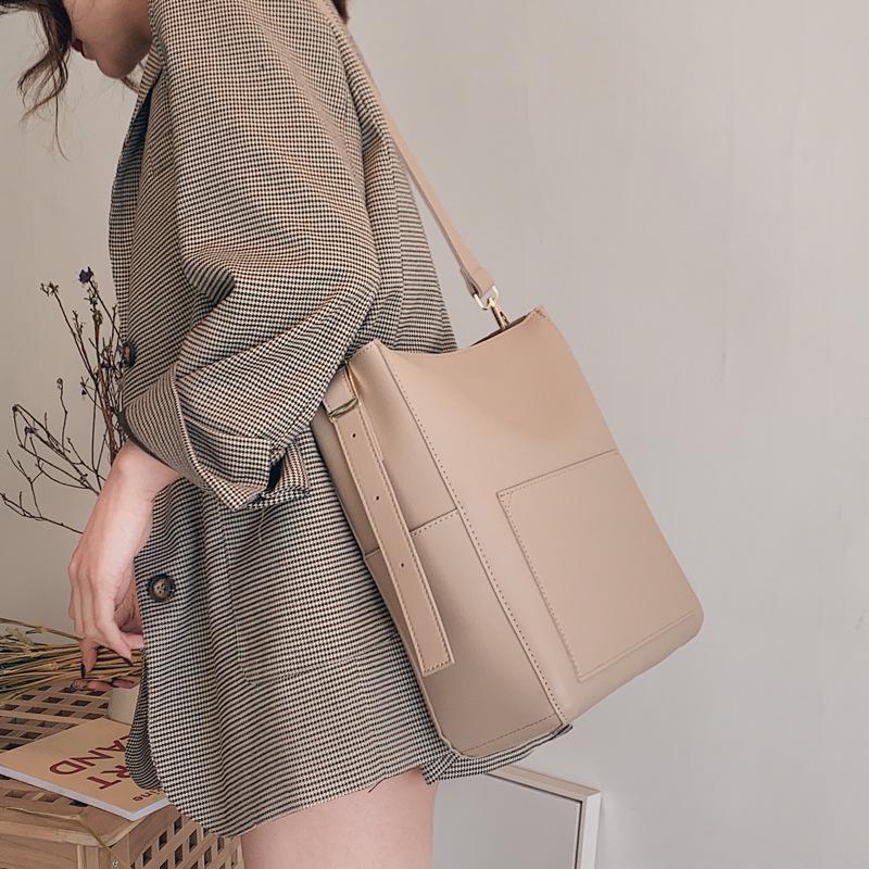 Large Capacity Women Shoulder Bags Designer Brand Handbags Luxury Pu Leather Crossbody Bag Casual Totes Simply Buckets Bag Purse, Black
Large Capacity Women Shoulder Bags Designer Brand Handbags Luxury Pu Leather Crossbody Bag Casual Totes Simply Buckets Bag Purse, Black
