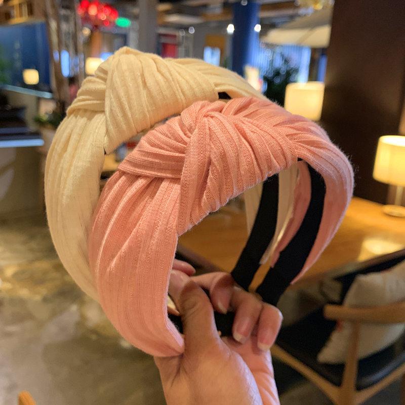Risyh Autumn and winter new knitting yarn knotted sweet simple wide-brimmed headband pressure hairpin jewelry
Risyh Autumn and winter new knitting yarn knotted sweet simple wide-brimmed headband pressure hairpin jewelry