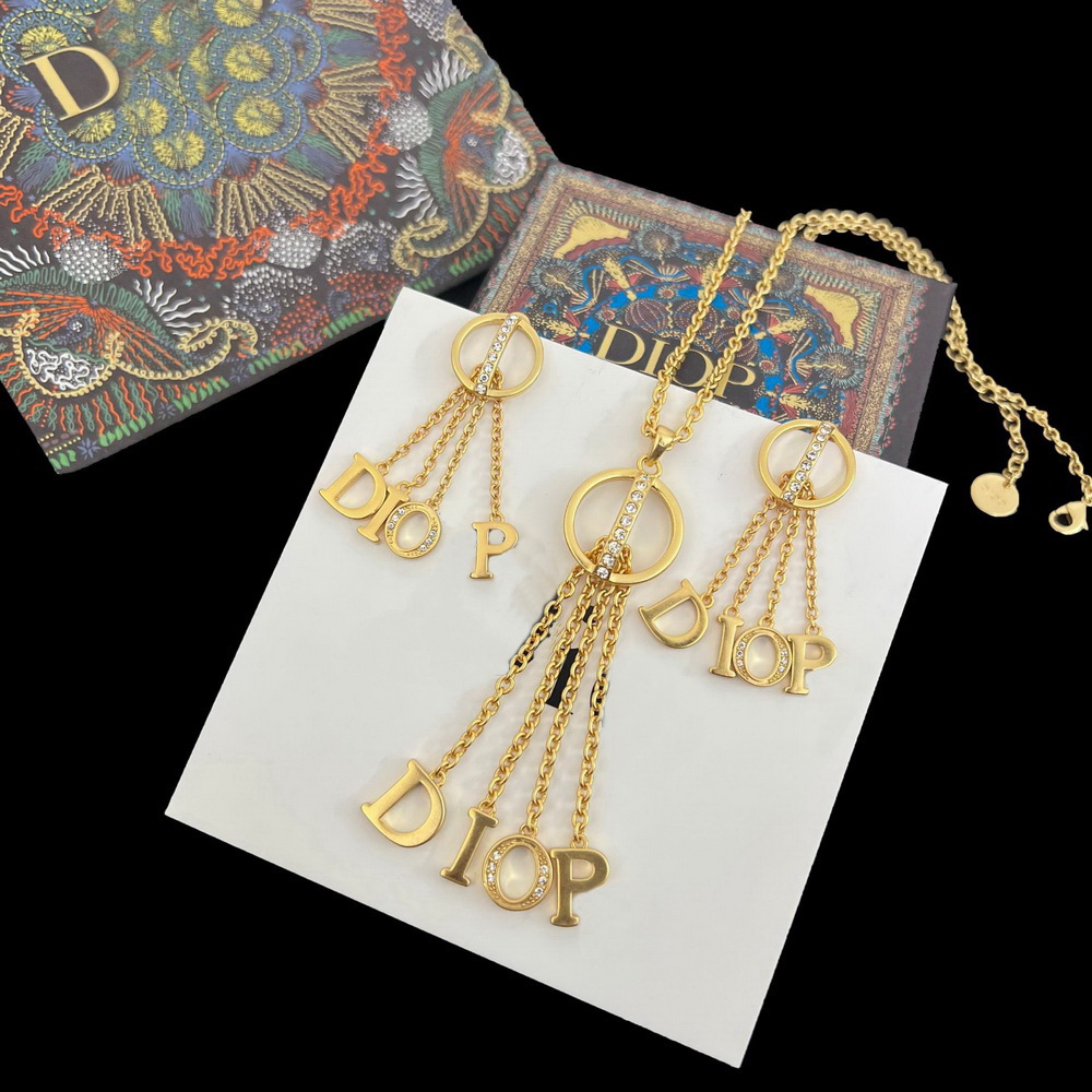 High quality tassel women's necklace temperament D letters combination pendants Girls long earrings, Yellow gold
High quality tassel women's necklace temperament D letters combination pendants Girls long earrings, Yellow gold
