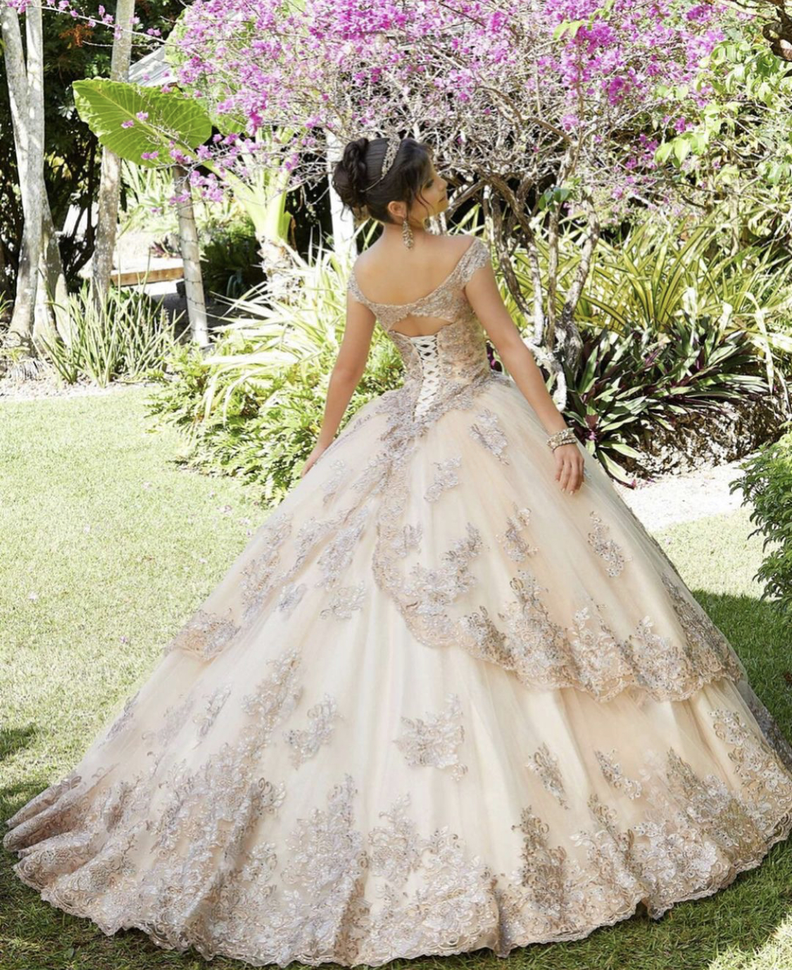 Sky Blue Princess Quinceanera Dresses 2022 Ball Gown Off Shoulder Appliques Lace Sequins Backless Sweet 16 Dress Brithday Party Prom Gowns Vestidos De