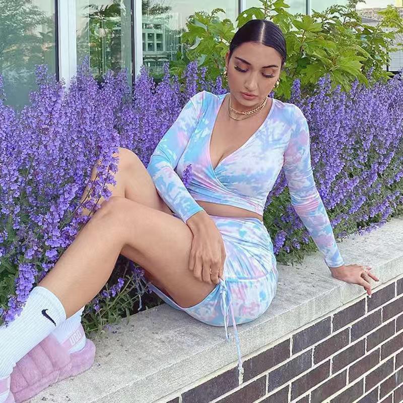 Europe 2020 autumn women' new long-sleeved V-neck T-shirt drawstring printing suit short skirt two-piece female, Photo color
Europe 2020 autumn women' new long-sleeved V-neck T-shirt drawstring printing suit short skirt two-piece female, Photo color