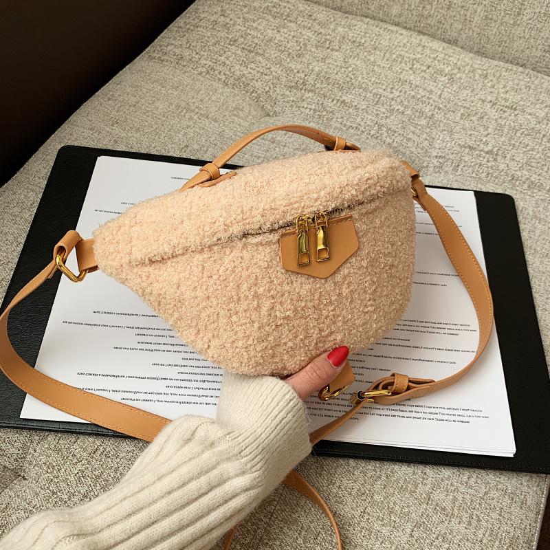 Fashion 2021 new women's bag lamb hair bag simple single shoulder design sense of messenger, Khaki
Fashion 2021 new women's bag lamb hair bag simple single shoulder design sense of messenger, Khaki