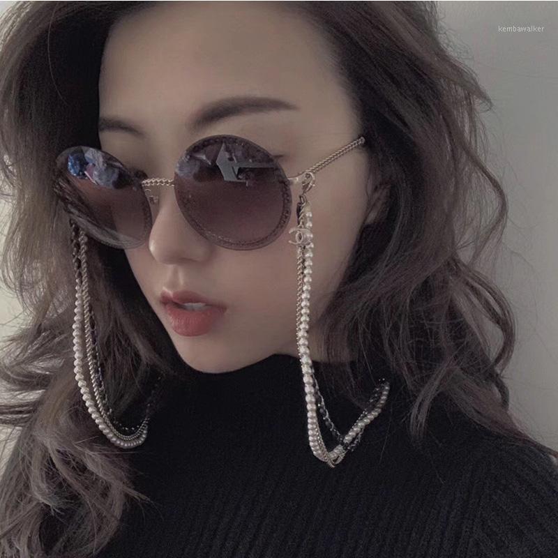 2020 Fashion Pearl Frame Round Sunglasses With Chain Brand Designer Luxury Ladies Shades Tinted Lens Sexy Unique Blue Sunglasses1
2020 Fashion Pearl Frame Round Sunglasses With Chain Brand Designer Luxury Ladies Shades Tinted Lens Sexy Unique Blue Sunglasses1