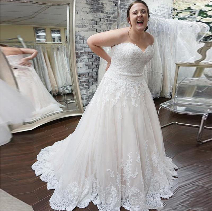 Plus Size Strapless Lace Wedding Dresses with Appliques Sweep Train Lace Up Back Tulle A Line Wedding Bridal Gowns, White
Plus Size Strapless Lace Wedding Dresses with Appliques Sweep Train Lace Up Back Tulle A Line Wedding Bridal Gowns, White