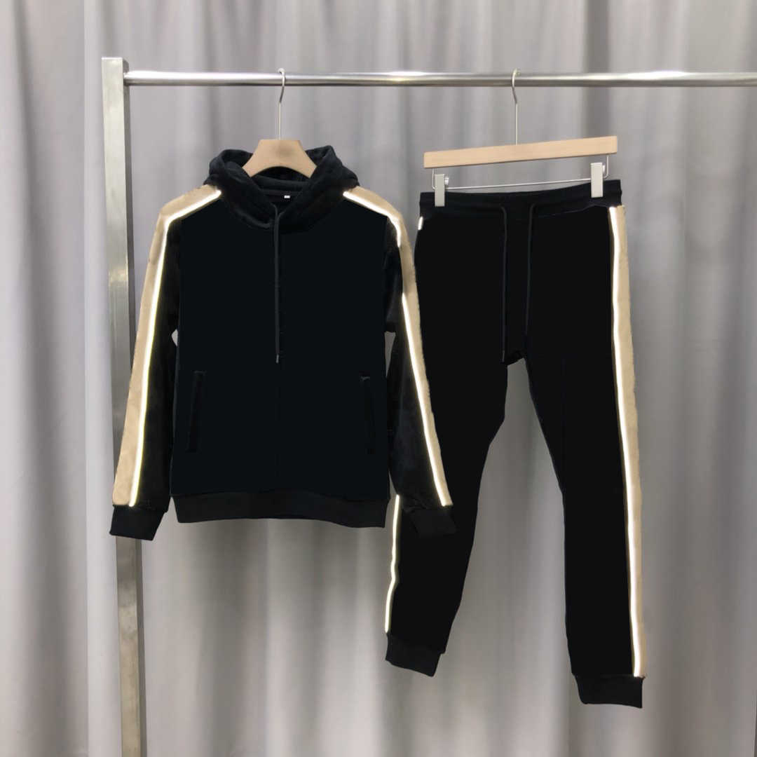 20FW Men Women Tracksuits Fashion Hoodie + Joggers Suits with Letter Printed Top Quality Unisex Tracksuit Sets with Reflective Strip -3XL, Gray
20FW Men Women Tracksuits Fashion Hoodie + Joggers Suits with Letter Printed Top Quality Unisex Tracksuit Sets with Reflective Strip -3XL, Gray