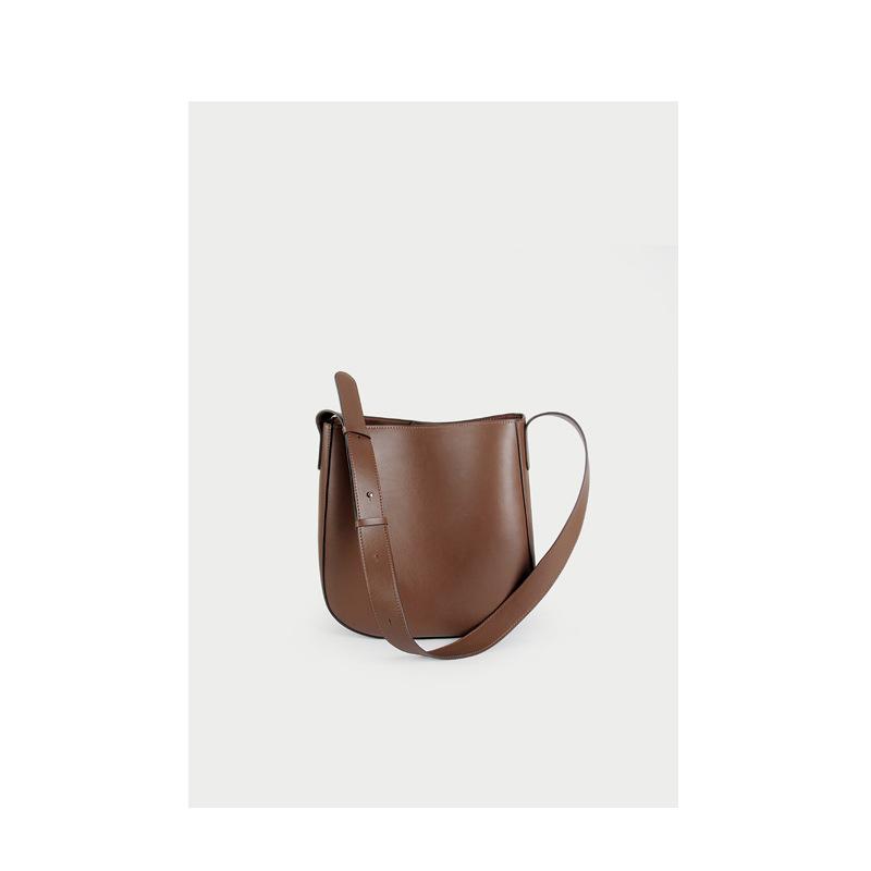 Bag female wide shoulder belt bucket bag new style retro large capacity One Shoulder Messenger, Creamy-white
Bag female wide shoulder belt bucket bag new style retro large capacity One Shoulder Messenger, Creamy-white